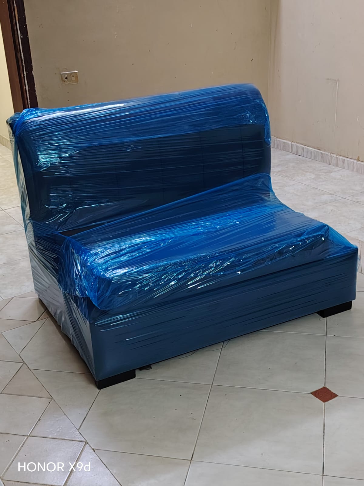 إعادة تركيب الأثاث وترتيبه في الموقع الجديد بجدة